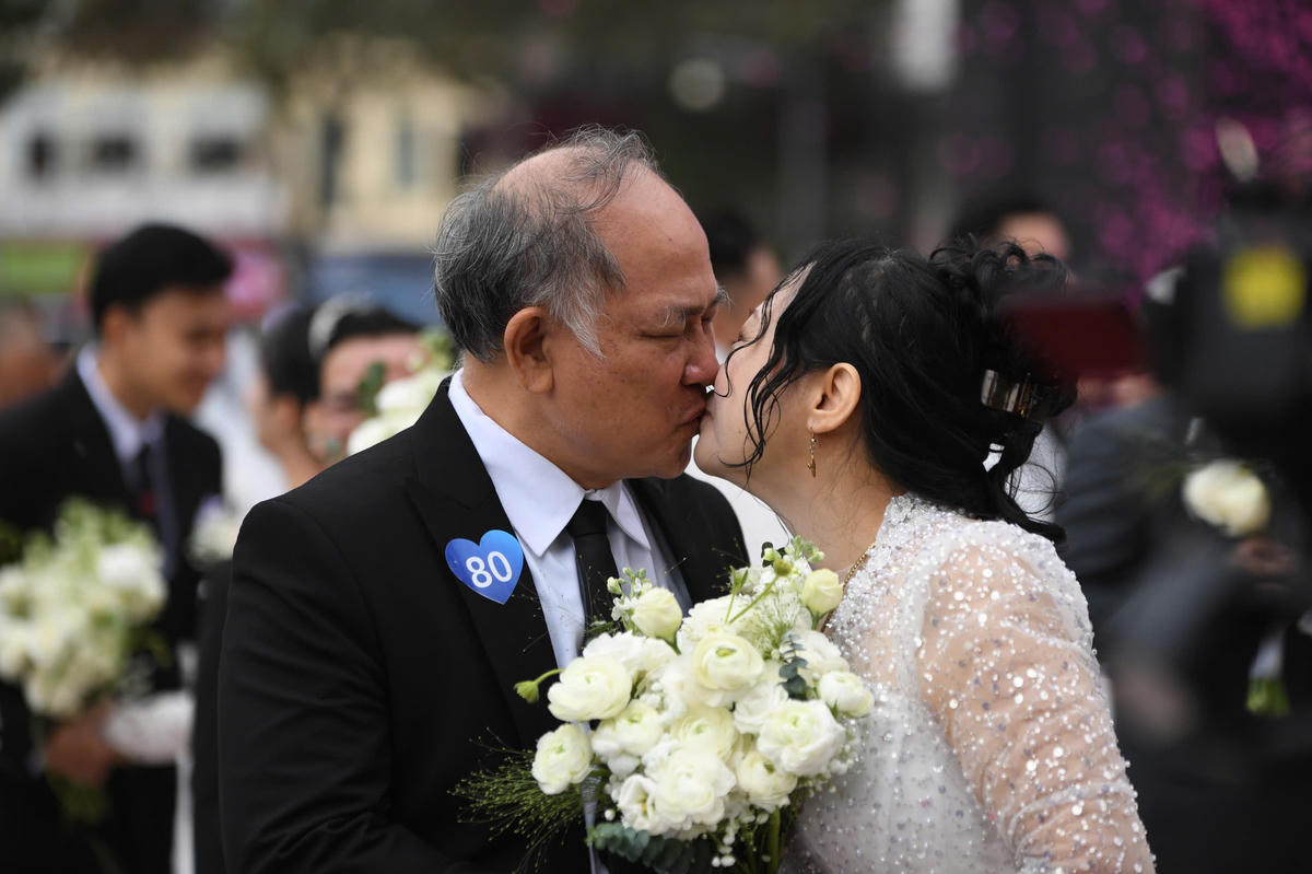 Những nụ hôn đặc biệt. Ảnh: Phạm Sỹ.