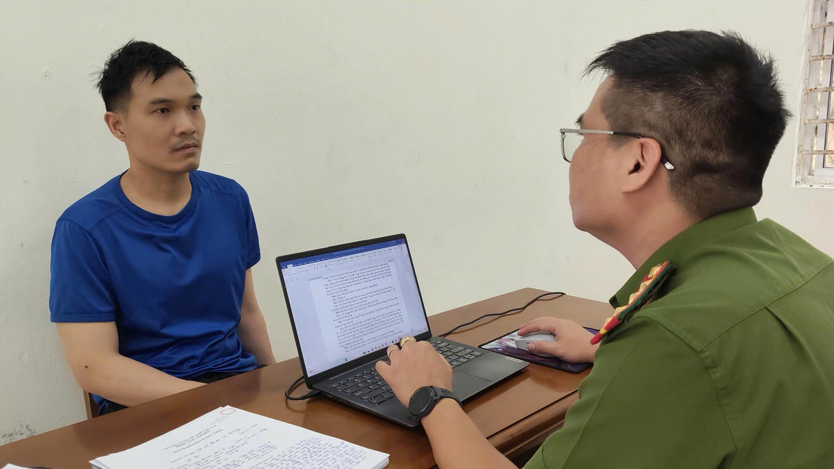 Đối tượng Vũ Hiền tại cơ quan điều tra. Ảnh: CV.