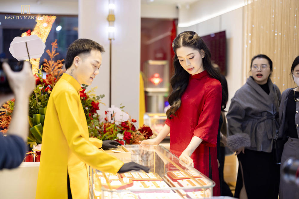 Lần đầu tiên Bảo Tín Mạnh Hải bán vàng 0,1 chỉ: Giờ ai cũng có thể mua vàng! 