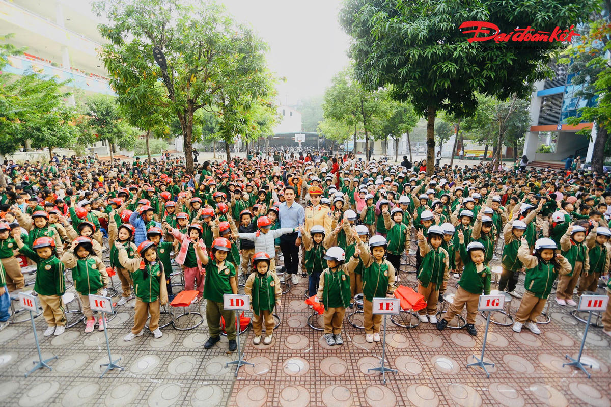 Hơn 1.662 học sinh và giáo viên tham gia chương trình tuyên truyền Luật Trật tự, an toàn giao thông đường bộ.