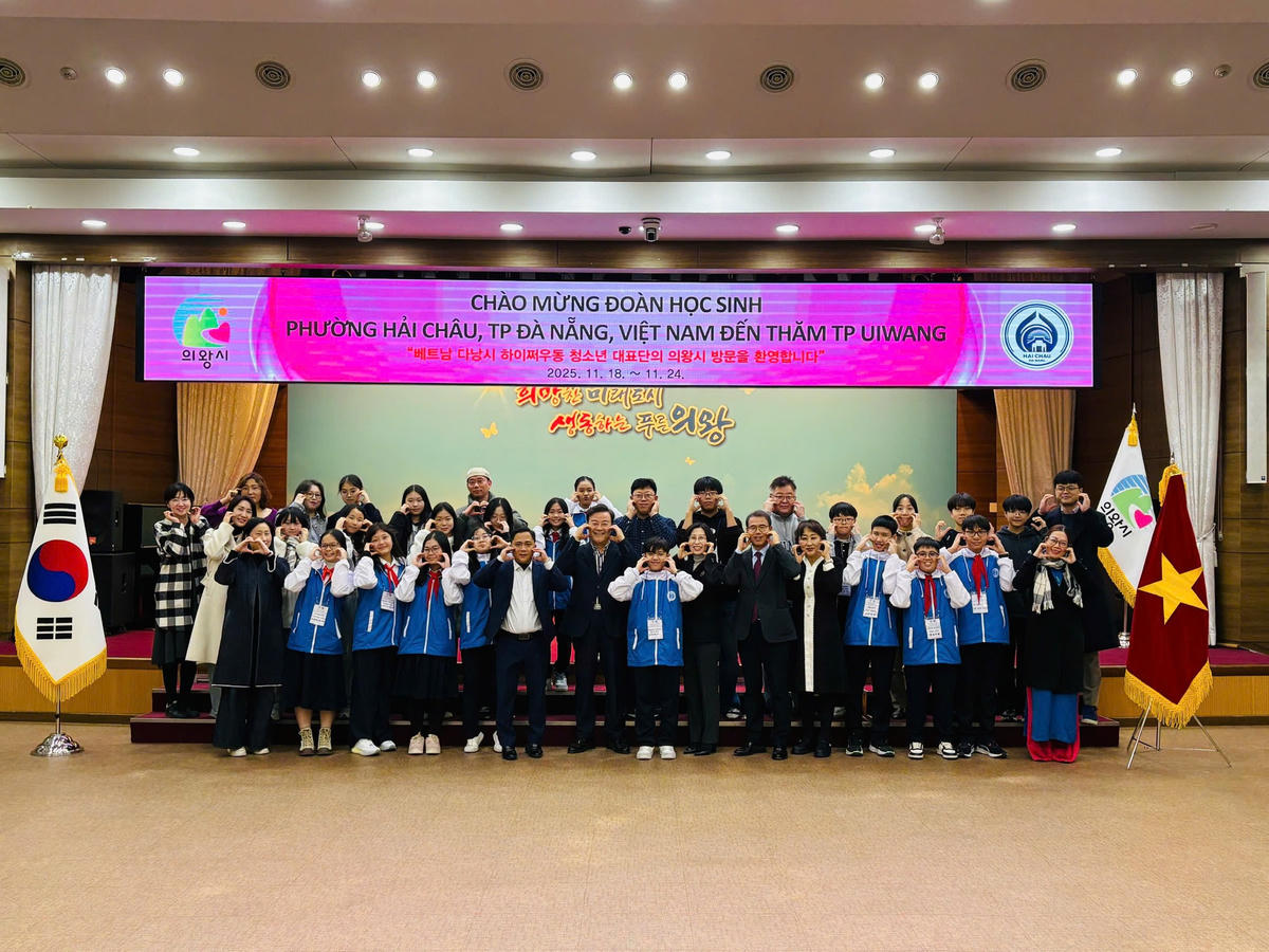 Đoàn học sinh phường Hải Châu giao lưu văn hóa tại TP Uiwang. Ảnh: Đặng Ngọc Lam.