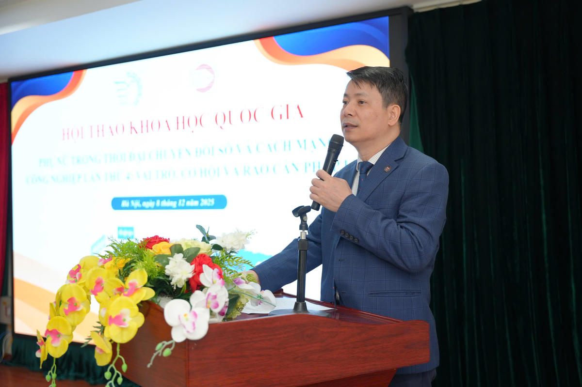 PGS.TS Trần Quang Tiến - Giám đốc Học viện Phụ nữ Việt Nam phát biểu tại hội thảo.