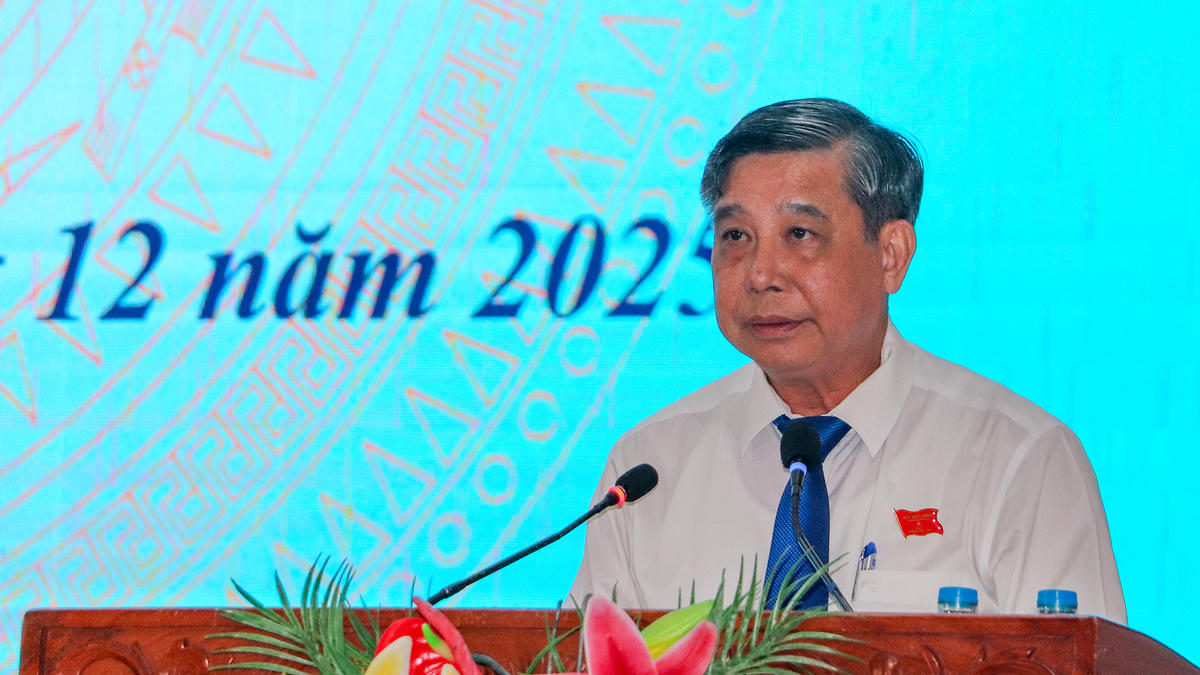 Ông Đồng Văn Thanh - Phó Bí thư Thường trực Thành ủy, Chủ tịch HĐND TP Cần Thơ phát biểu khai mạc kỳ họp.&nbsp;(ảnh: AH)