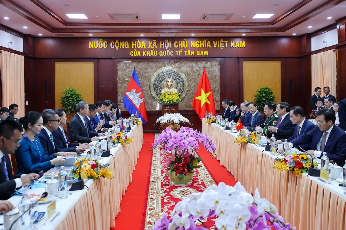 Thủ tướng Chính phủ Phạm Minh Chính và Thủ tướng Hun Manet hội đàm nhằm đánh giá kết quả hợp tác đạt được thời gian qua đồng thời trao đổi các biện pháp thúc đẩy quan hệ song phương thời gian tới - Ảnh: VGP/Nhật Bắc