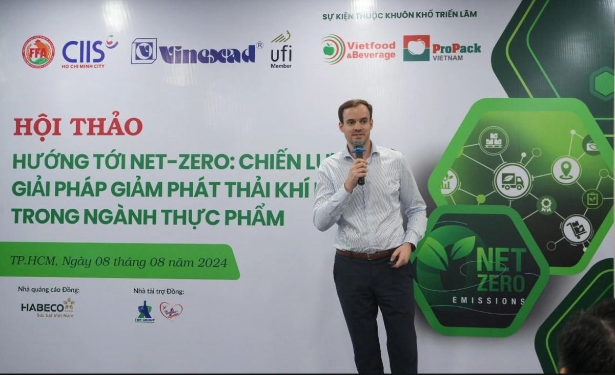 Ông Vincent Mauer, Tổng giám đốc Công ty TNHH GEA Việt Nam và Philippines chia sẻ về công nghệ chiết lạnh vô trùng Aseptic.