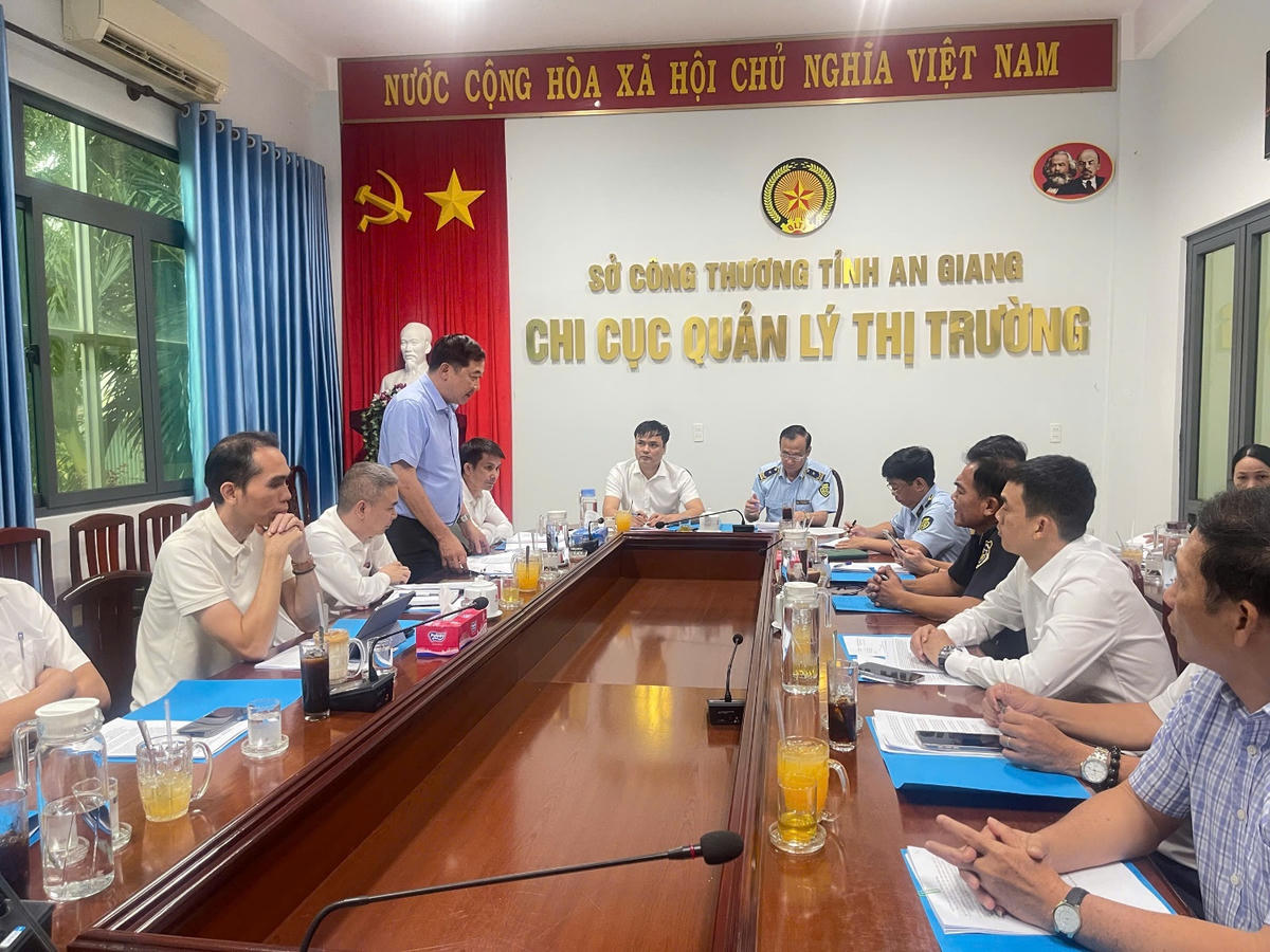 Đoàn công tác làm việc với CBĐ 389 tỉnh An Giang
