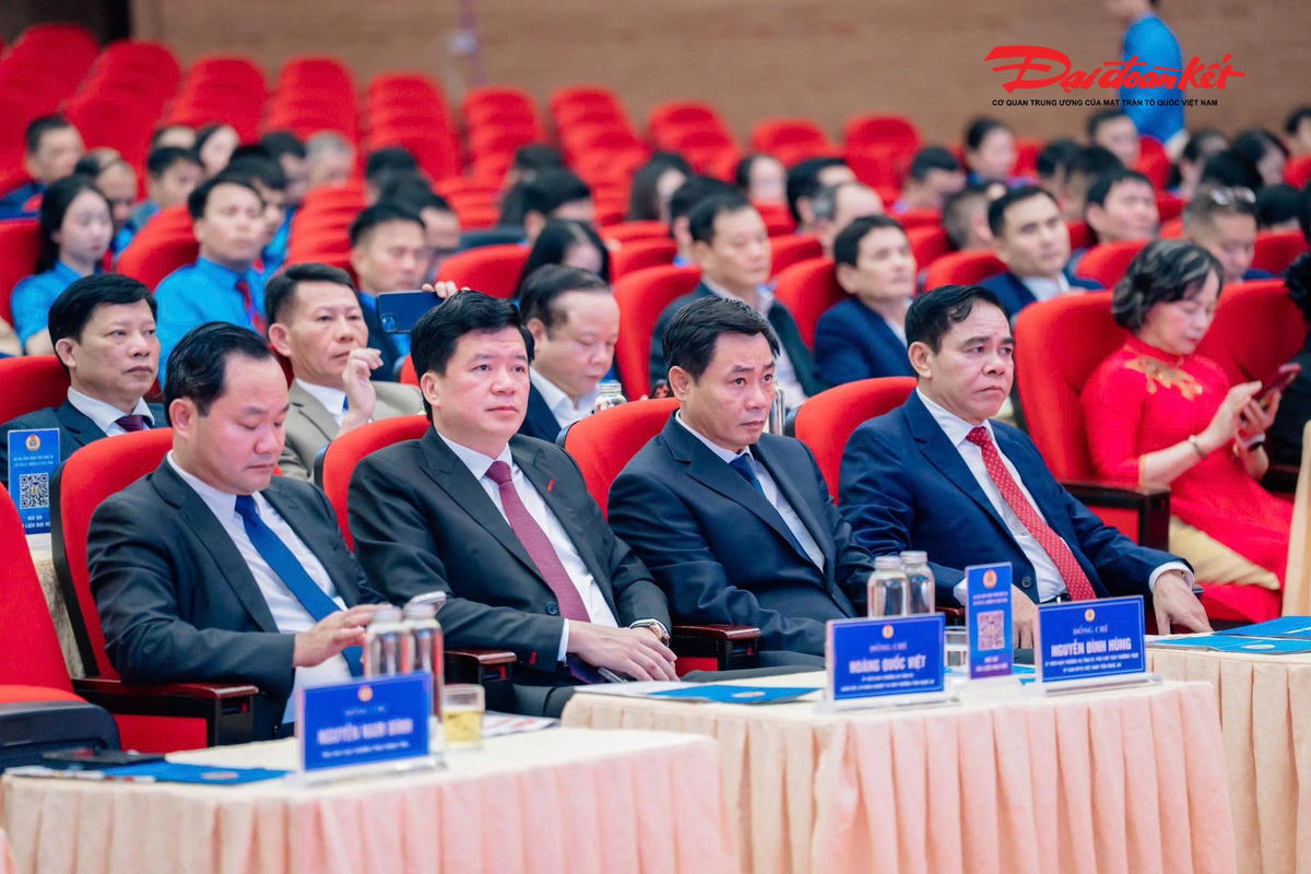 Đại diện lãnh đạo tỉnh Nghệ An tham dự Đại hội. Ảnh: ĐB