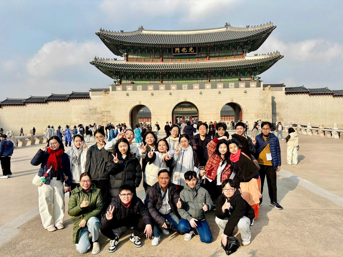 Học sinh phường Hải Châu tham quan tại Hàn Quốc. Ảnh: Đặng Ngọc Lam.