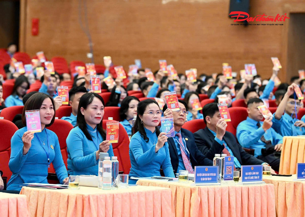 Đại hội&nbsp;nhấn mạnh ba khâu đột phá gồm: xây dựng đội ngũ cán bộ công đoàn chuyên nghiệp, trách nhiệm, bản lĩnh; phát triển đoàn viên gắn với thành lập Công đoàn cơ sở ở các doanh nghiệp ngoài nhà nước; đẩy mạnh chuyển đổi số trong toàn bộ quy trình hoạt động. Ảnh: ĐB