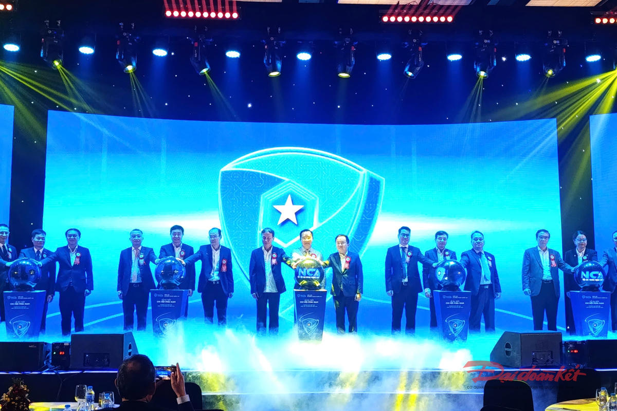 Quang cảnh Lễ nhấn nút kích hoạt công tác bảo vệ an ninh mạng có sự tham dự của đại diện các Cục của Bộ Công an, Hiệp hội NCA và một số cơ quan, đơn vị. Ảnh: Hồng Phúc.
