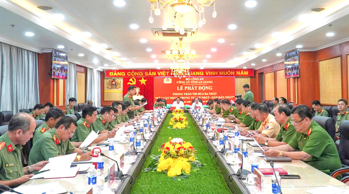 Quang cảnh lễ phát động. Ảnh Nguyễn Minh.