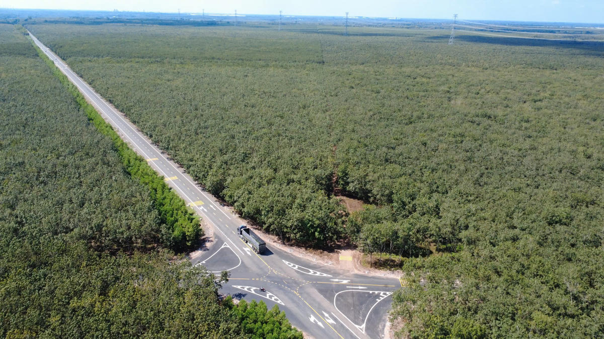 Đường Đức Hoà-Chơn Thành đoạn qua địa bàn TP Hồ Chí Minh (khu vực Bình Dương cũ) đã cơ bản hoàn thành, dự kiến sẽ khánh thành ngày 19/12 tới. Ảnh: Đ.Xá.