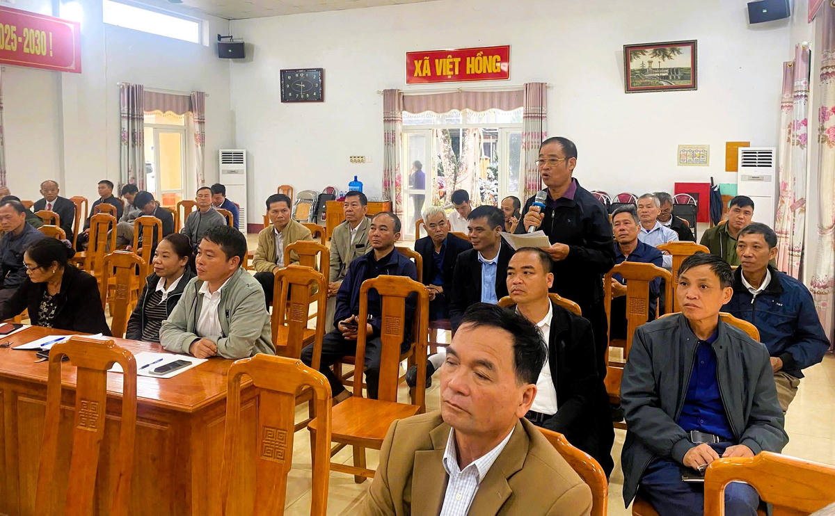 Cử tri các xã: Trấn Yên, Hưng Khánh, Lương Thịnh, Việt Hồng, Quy Mông tham dự Hội nghị tiếp xúc cử tri trước Kỳ họp thứ 6 - HĐND tỉnh khóa XVI. Ảnh: laocai.gov.vn.