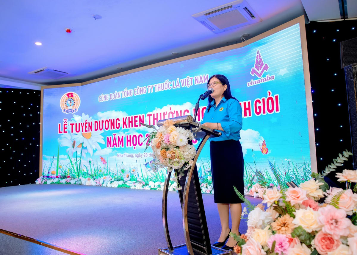 Bà Trần Hải Yến – phó Chủ tịch Công đoàn TCT báo cáo công tác chăm sóc con CNVCLĐ năm học 2024-2025