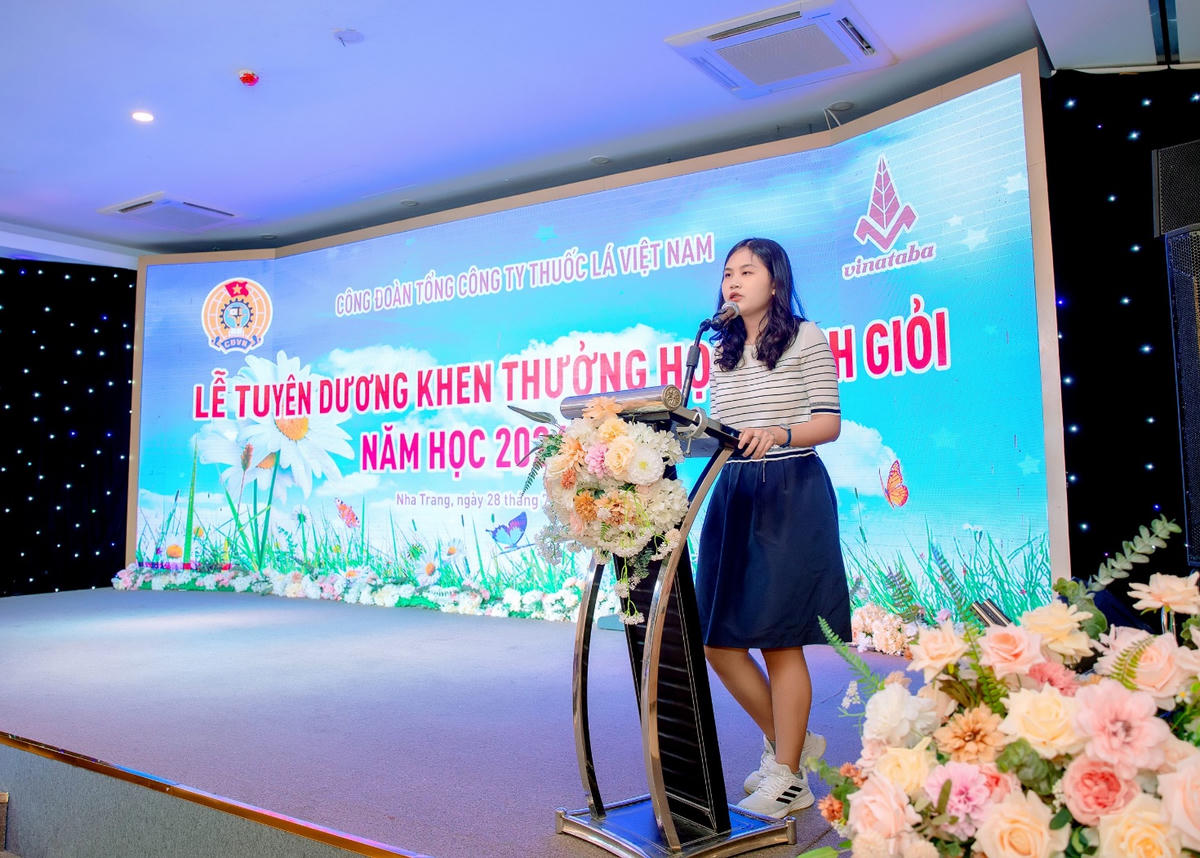 Cháu Vũ Nguyễn Khánh An – con anh Vũ Duy Phương công ty Thuốc lá Sài Gòn phát biểu tham luận