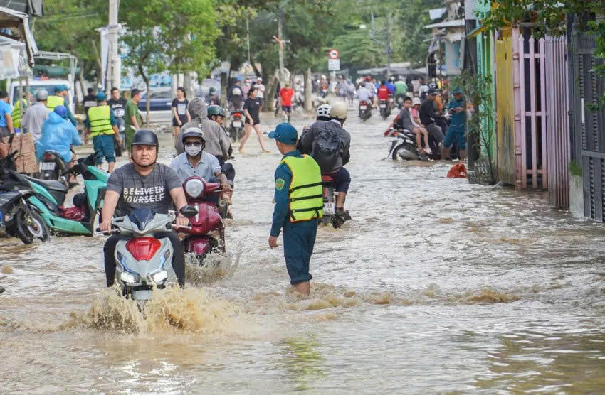 Hình ảnh trận mưa lũ vừa qua tại Khánh Hòa. (ảnh X.H)