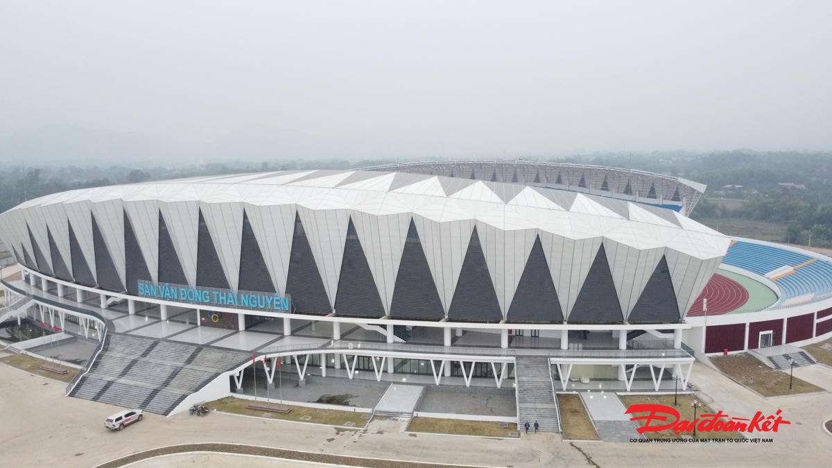 Sân vận động Thái Nguyên cách Hà Nội hơn 1 giờ lái xe, cách Sân bay quốc tế Nội Bài hơn 40 km và có có hệ thống giao thông cách nối thuận lợi. Ảnh: Toán Nguyễn.