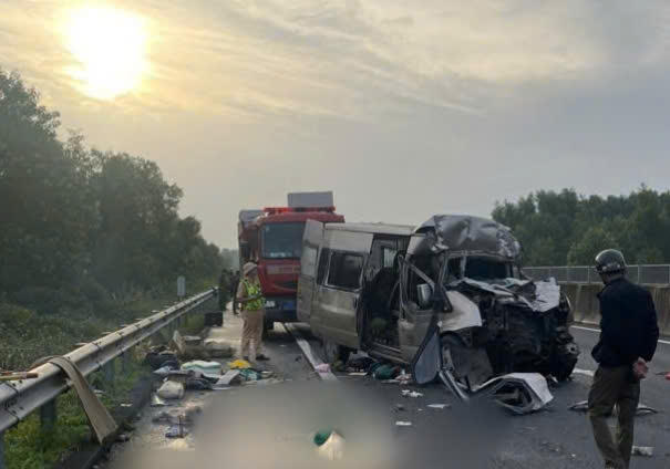 Hiện trường vụ TNGT trên cao tốc Đà Nẵng-Quảng Ngãi. Ảnh: CV.