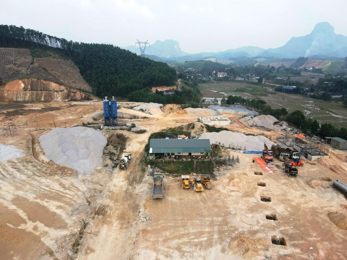 Đã bắt đầu có nhà đầu tư thứ cấp vào đầu tư, xây dựng. Tuy nhiên, điều này cũng không làm giảm đi sự ảm đạm của CCN Thượng Ninh Ảnh: Nguyễn Chung.