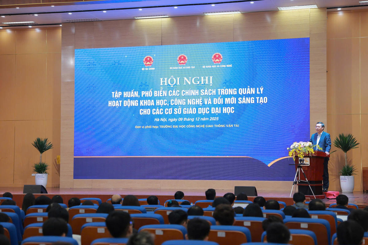 Toàn cảnh hội nghị.
