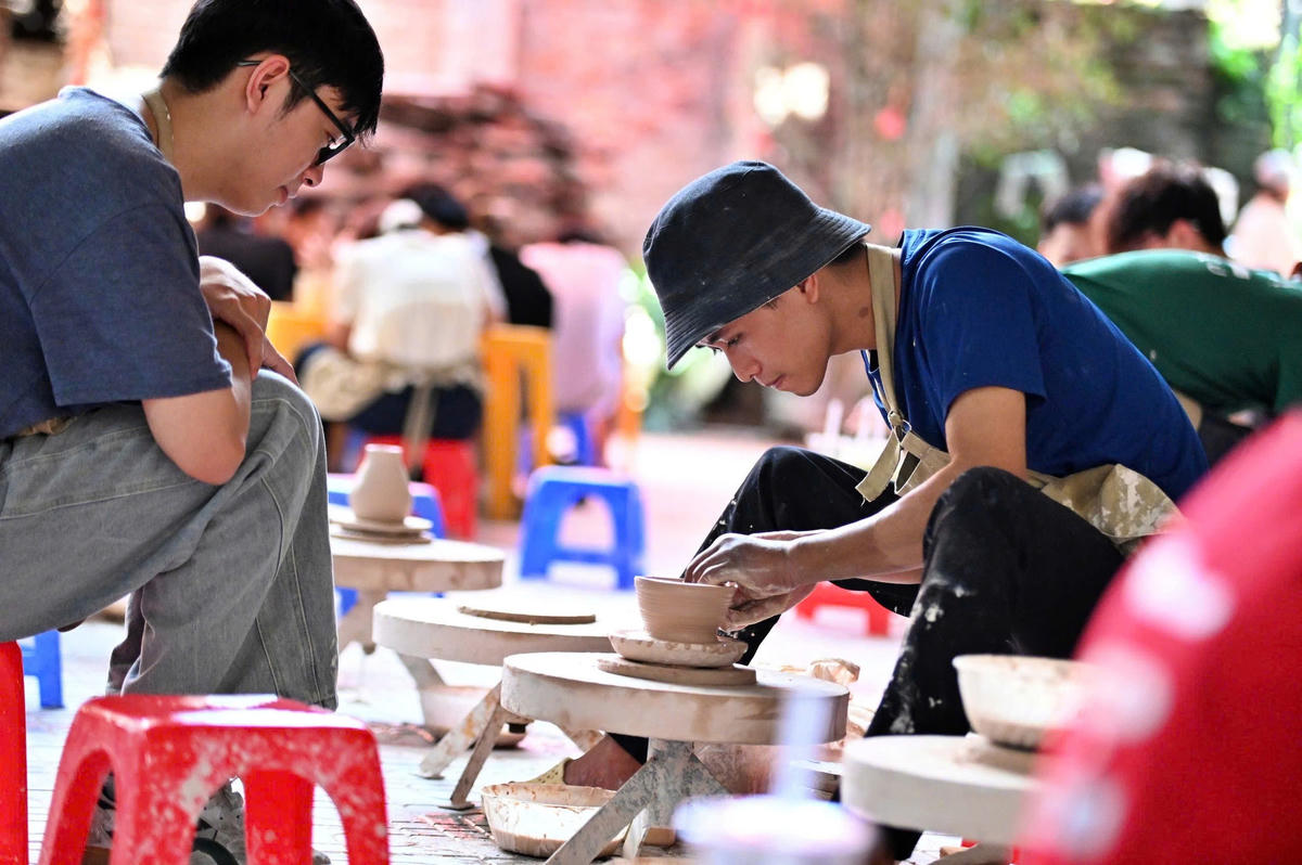 Đánh thức giá trị làng nghề trên những dòng sông