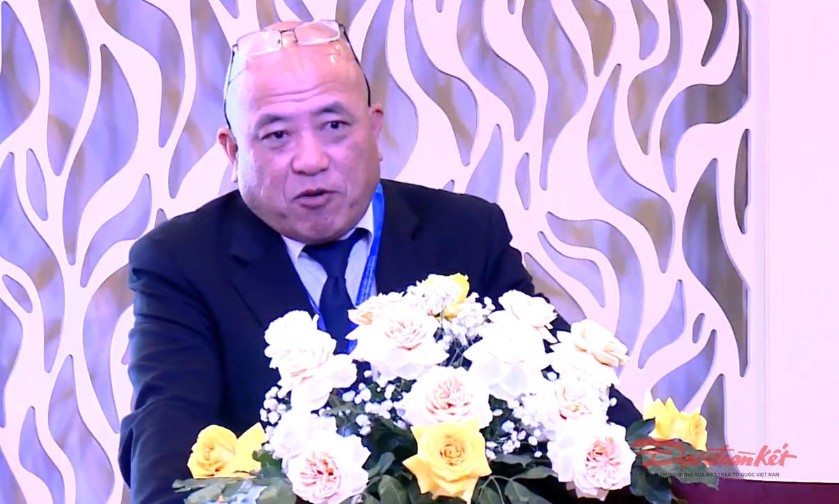 Ông Hồ Minh Tấn - Phó Cục trưởng Cục Hàng không Việt Nam trình bày tham luận tại hội nghị. Ảnh: Hồng Phúc.