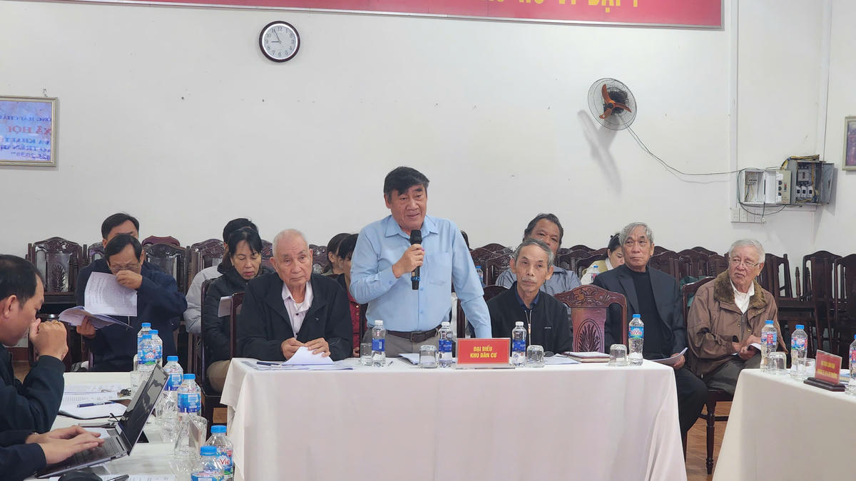 Ông Phan Đức Văn góp ý. Ảnh: Nguyễn Tú.