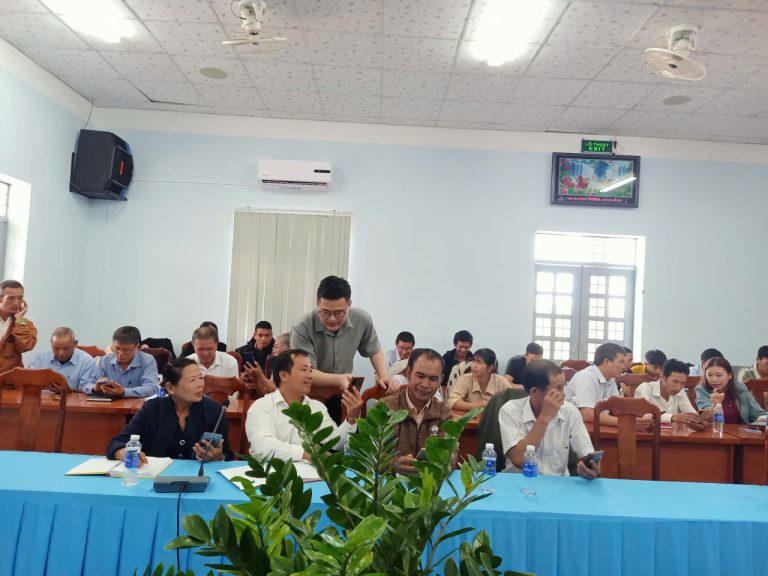 Xã Hòa Sơn&nbsp;(Đăk Lắk) đã triển khai chương trình “Bình dân học vụ số” – một cách làm mới, thiết thực nhằm giúp người dân từng bước tiếp cận, hiểu và làm chủ công nghệ trong thời đại chuyển đổi số.&nbsp;Ảnh: hoason.gov.vn