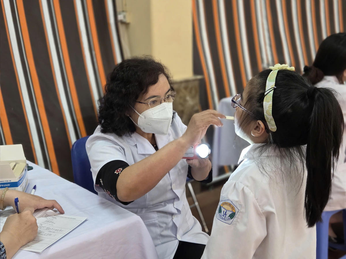 Đề xuất miễn học phí cho sinh viên ngành y