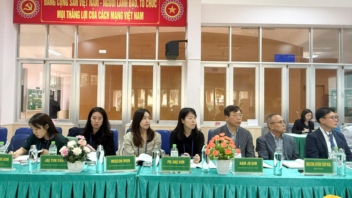 Các chuyên gia, nhà khoa học Hàn Quốc dự hội thảo. Ảnh: Ninh Bình
