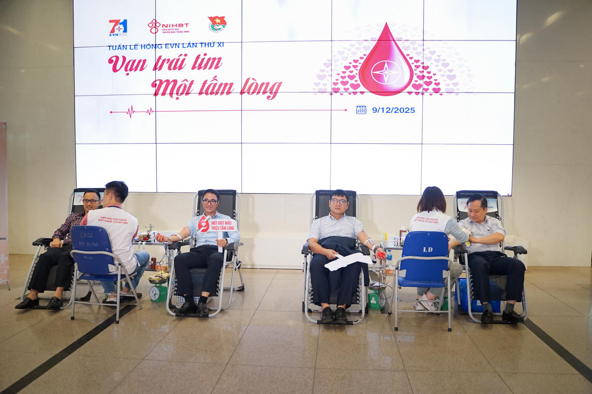 Chương trình Tuần lễ hồng EVN lần thứ XI với thông điệp “Vạn trái tim - Một tấm lòng”