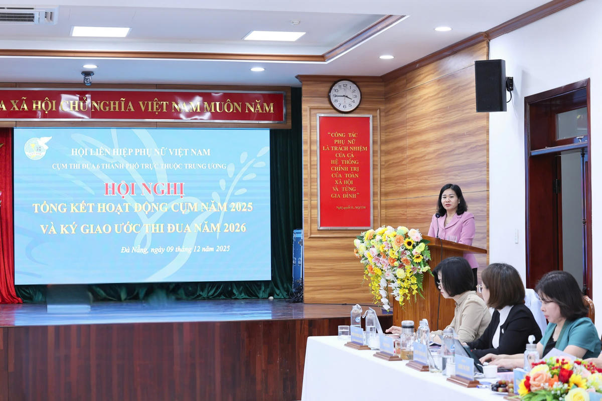 Bà Nguyễn Thị Tuyến, Ủy viên Trung ương Đảng, Phó Chủ tịch UBTƯ MTTQ Việt Nam, Chủ tịch Hội Liên hiệp Phụ nữ Việt Nam phát biểu tại giao ban Cụm thi đua. 