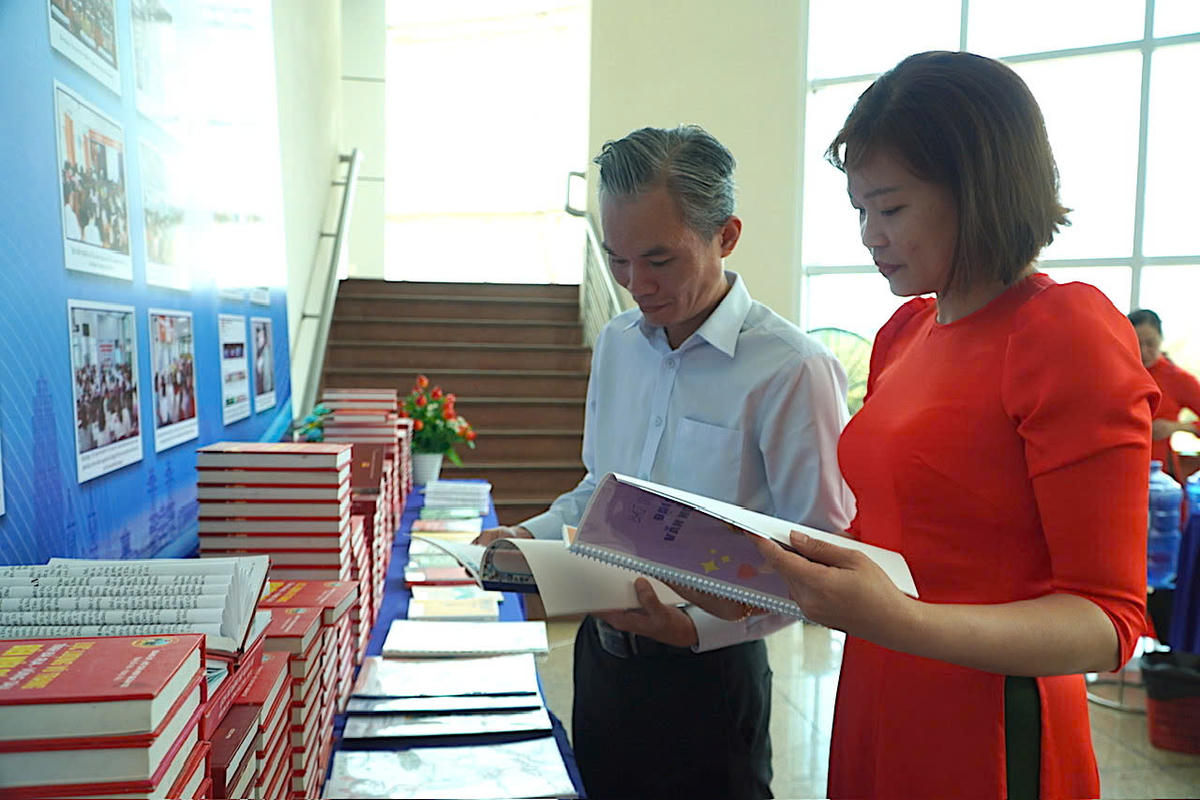 Văn hoá đọc lan toả đến từng cơ quan, đơn vị và khu dân cư. Ảnh: M.C