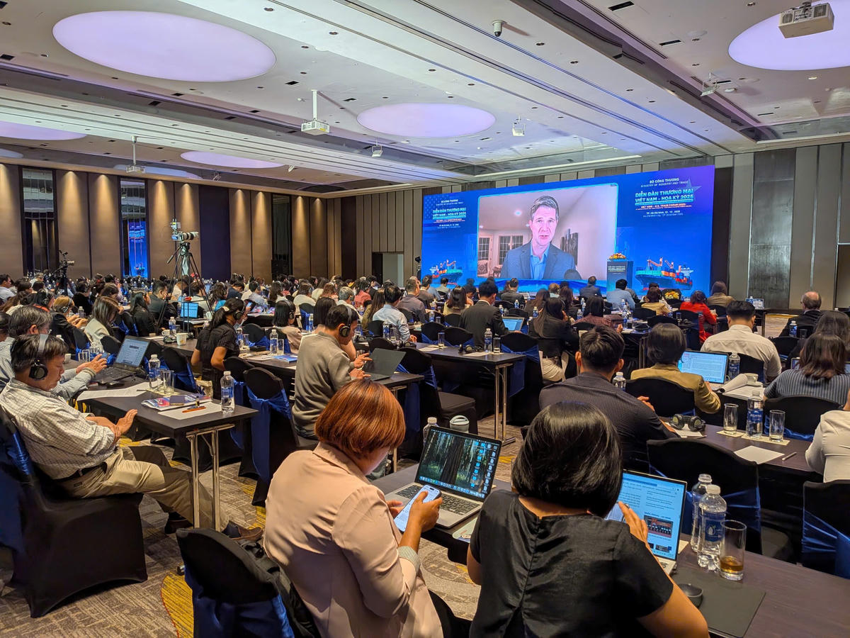 Ảnh hội trường tổ chức Diễn đàn.