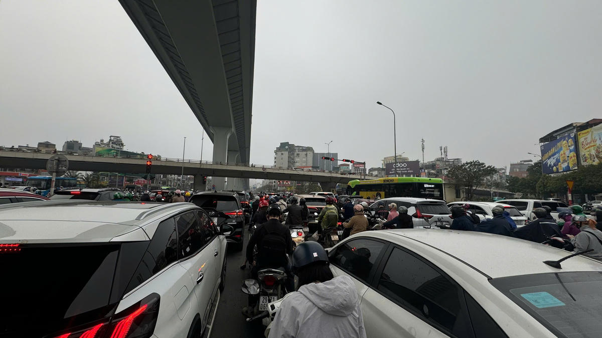 Chạy đua chống kẹt xe dịp Tết