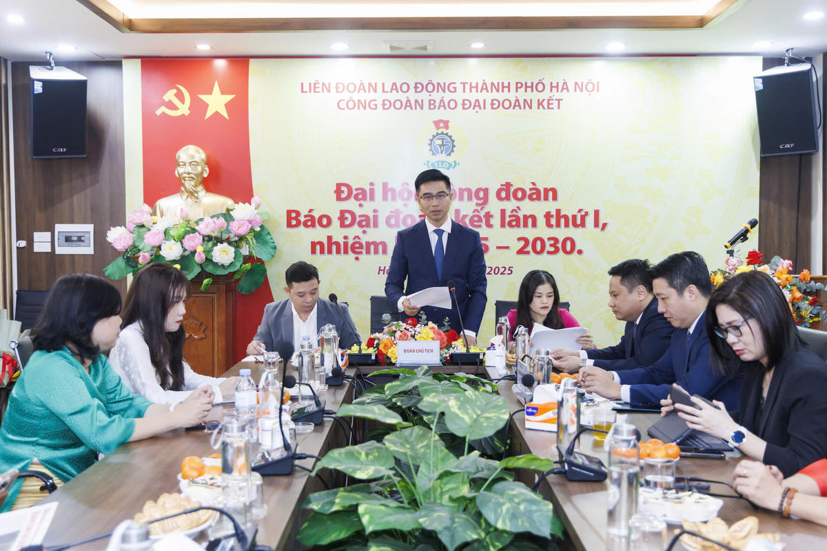 Chủ tịch Công đoàn Báo Đại đoàn kết nhiệm kỳ 2023-2028 Nguyễn Công Khanh phát biểu khai mạc Đại hội. Ảnh: Quang Vinh.