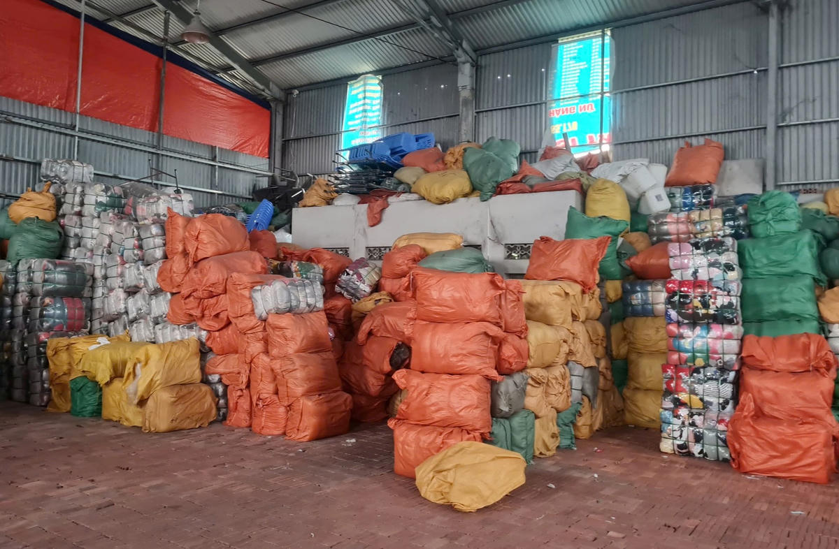 Kho hàng chứa hàng hoá không rõ nguồn gốc, xuất xứ của bà Nguyễn Thị Nhàn, phường Kiến An, Hải Phòng. Ảnh: Công an TP Hải Phòng.&nbsp;