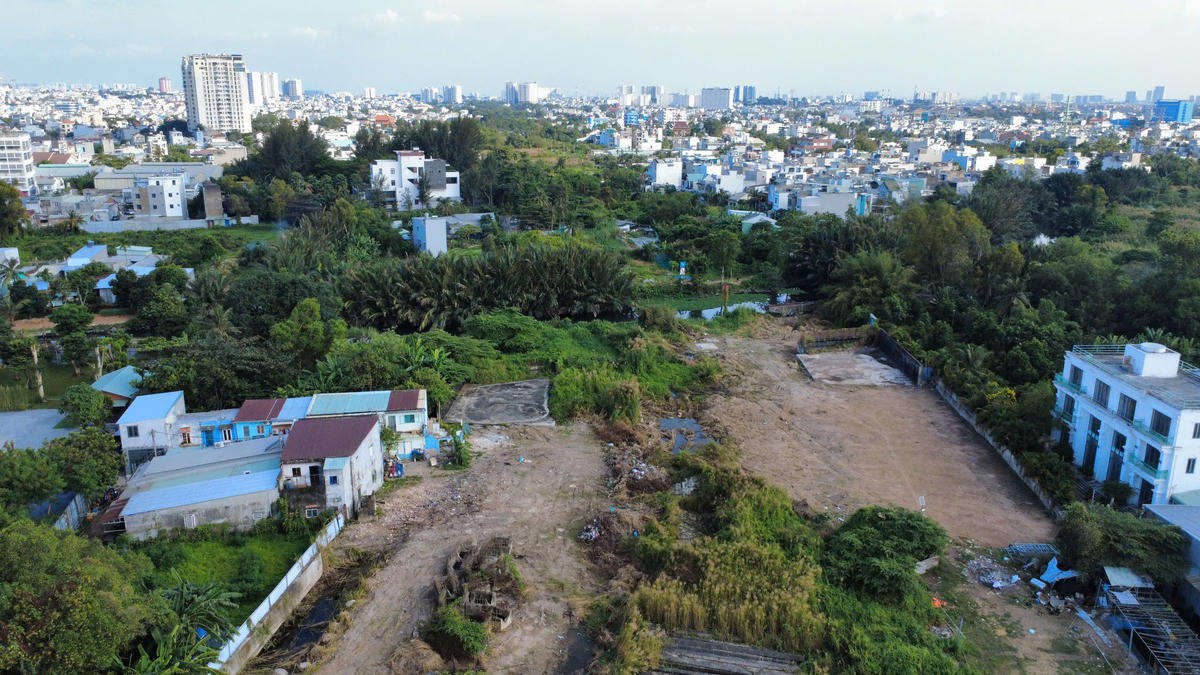 Đường Vành đai 2 TP Hồ Chí Minh, đoạn gần đường Phạm Văn Đồng sau một thời gian dài tạm ngưng. Ảnh: Đ.Xá.