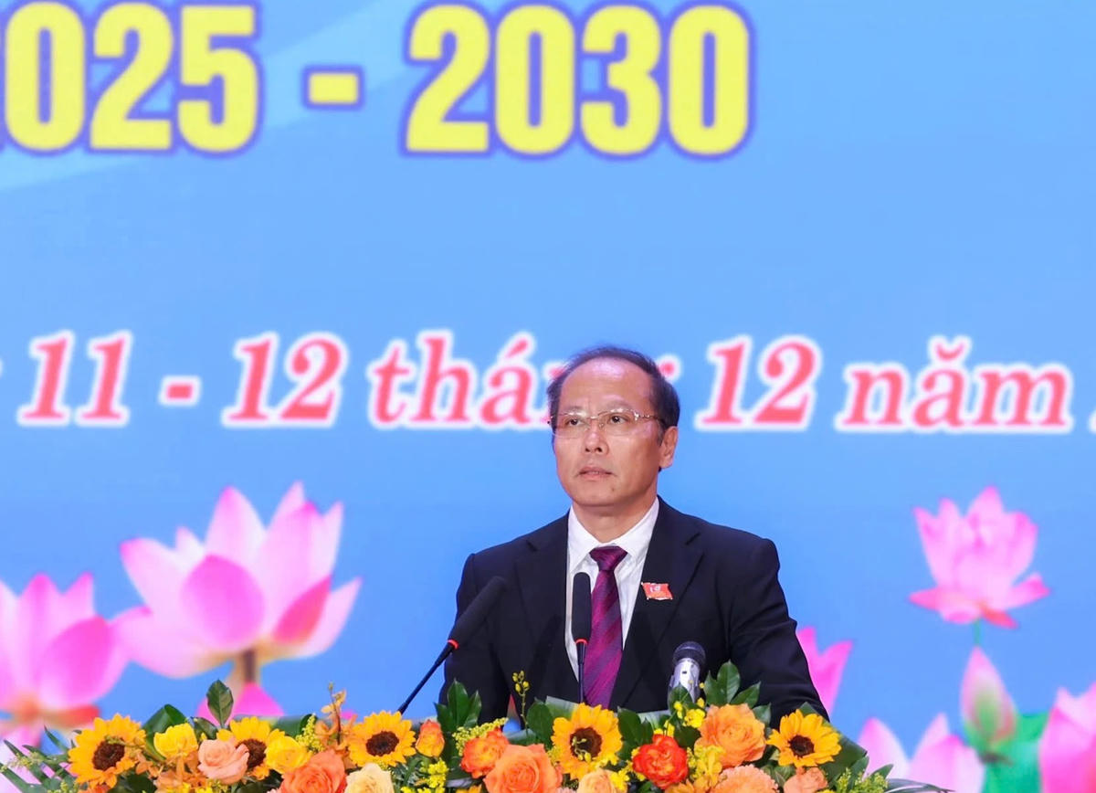 Ông Nguyễn Khắc Hà, Phó Bí thư Tỉnh ủy, Chủ tịch Ủy ban MTTQ Việt Nam tỉnh Khánh Hòa, phát biểu chỉ đạo đại hội. (ảnh X.H)