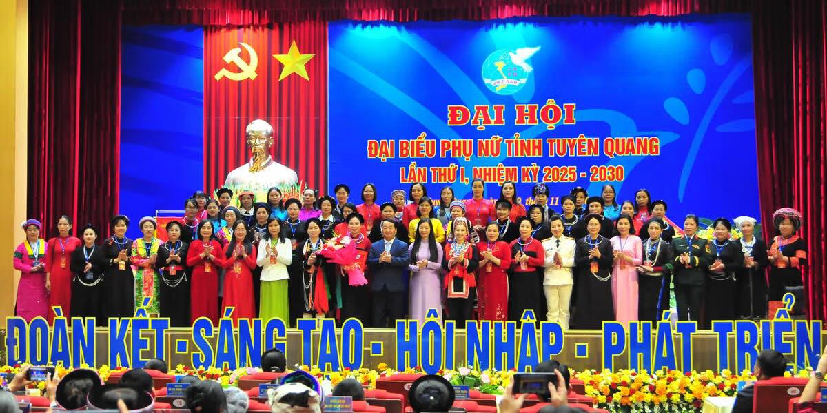 Ban Chấp hành Hội Liên hiệp phụ nữ tỉnh Tuyên Quang nhiệm kỳ 2025-2030. Ảnh: Đ.S.
