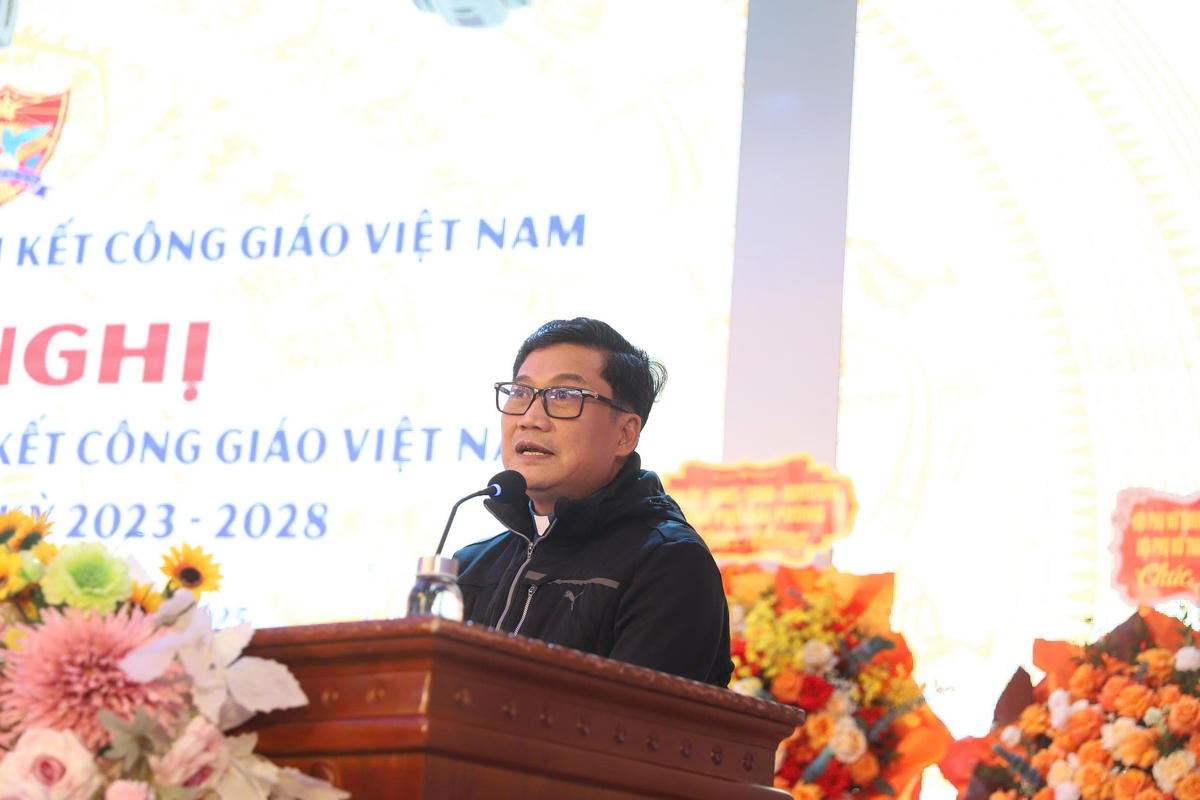 Phó Chủ tịch Trung ương UBĐKCGVN Trần Quang Vinh báo cáo kết quả công năm 2025 và định hướng nhiệm vụ trọng tâm năm 2026. Ảnh: PT.&nbsp;