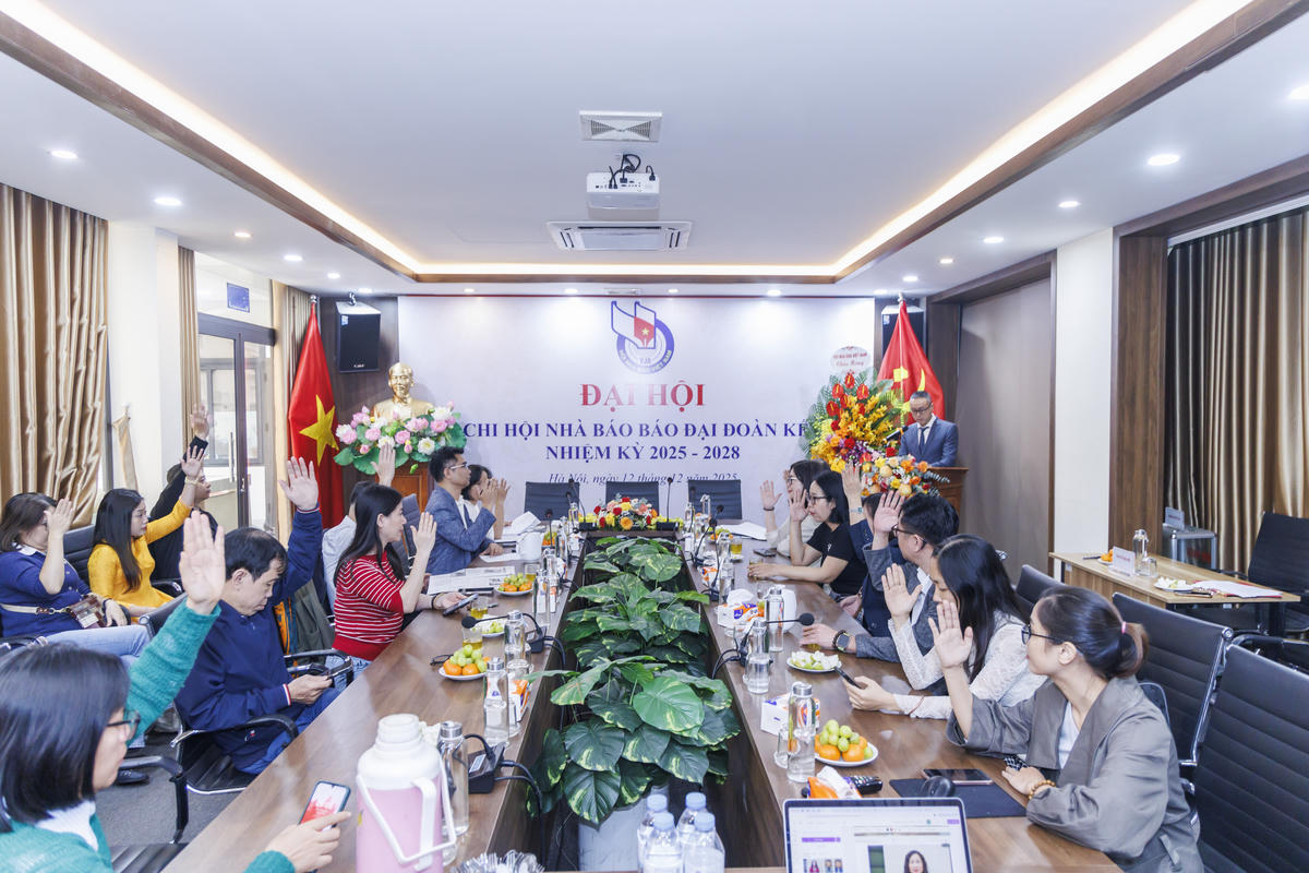 Đại biểu tiến hành biểu quyết tại Đại hội. Ảnh: Quang Vinh.