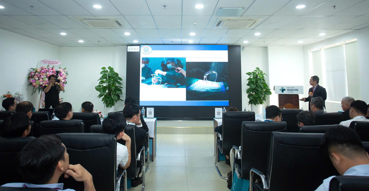 Các bác sĩ nói về kinh nghiệm trong điều trị một số bệnh. Ảnh: H.L