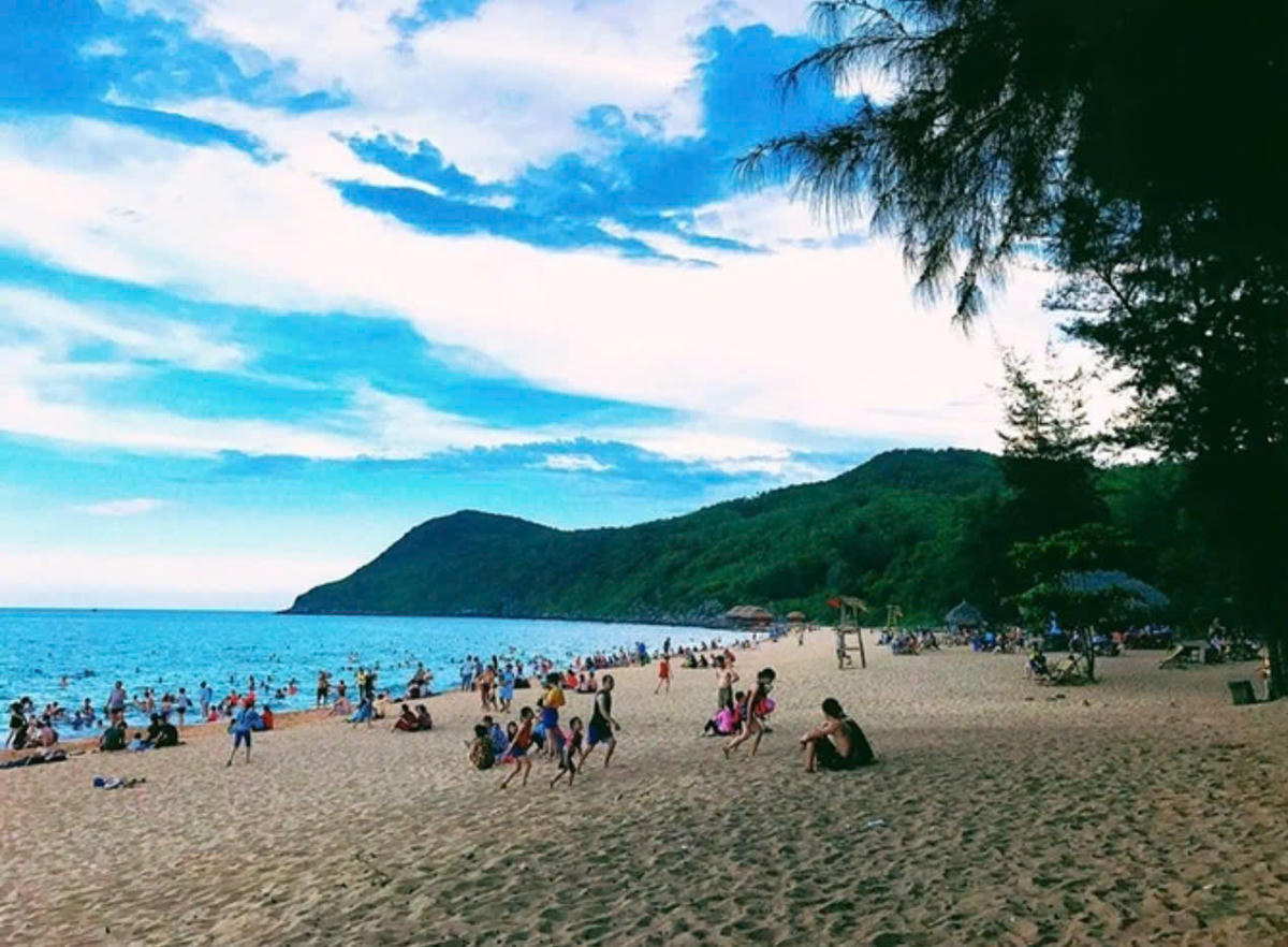 Xã đảo Nghi Sơn đã dùng mạng xã hội để quảng bá du lịch nhằm thu hút du khách đến với đảo. Ảnh: T.N