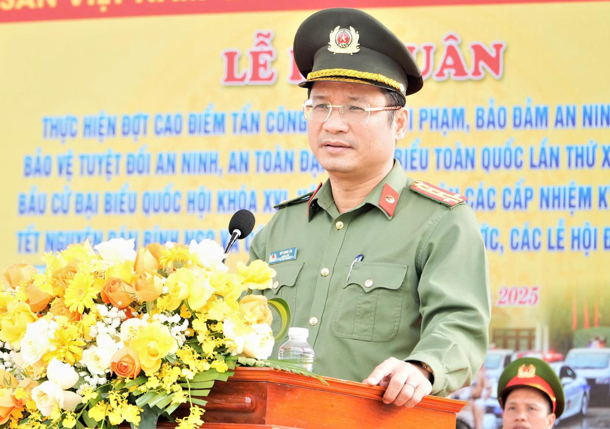 Đại tá Hồ Song Ân, Giám đốc Công an tỉnh Quảng Ngãi phát biểu tại lễ ra quân. Ảnh: CV.