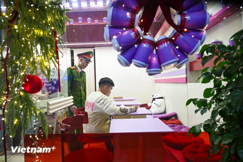 Quá trình thực hiện đảm bảo đúng quy định của pháp luật, chủ trương của Chính phủ, chỉ đạo của lãnh đạo Thành ủy, Hội đồng Nhân dân, Uỷ ban Nhân dân Thành phố; các nội dung triển khai, các biện pháp, giải pháp thực hiện phải đảm bảo toàn diện, đồng bộ, quyết liệt, sáng tạo, ứng dụng hiệu quả công nghệ số, "làm đến đâu dứt điểm đến đó." (Ảnh: Minh Sơn/Vietnam+)