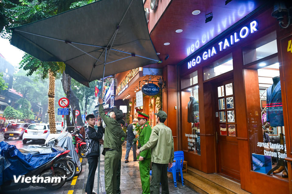 Trước đó, Phó Chủ tịch Thường trực Ủy ban Nhân dân thành phố Dương Đức Tuấn đã ký ban hành Kế hoạch số 332 về giải quyết điểm nghẽn về “Trật tự đô thị” và xây dựng xã, phường bảo đảm trật tự, kỷ cương, văn minh đô thị trên địa bàn thành phố Hà Nội. (Ảnh: Minh Sơn/Vietnam+)