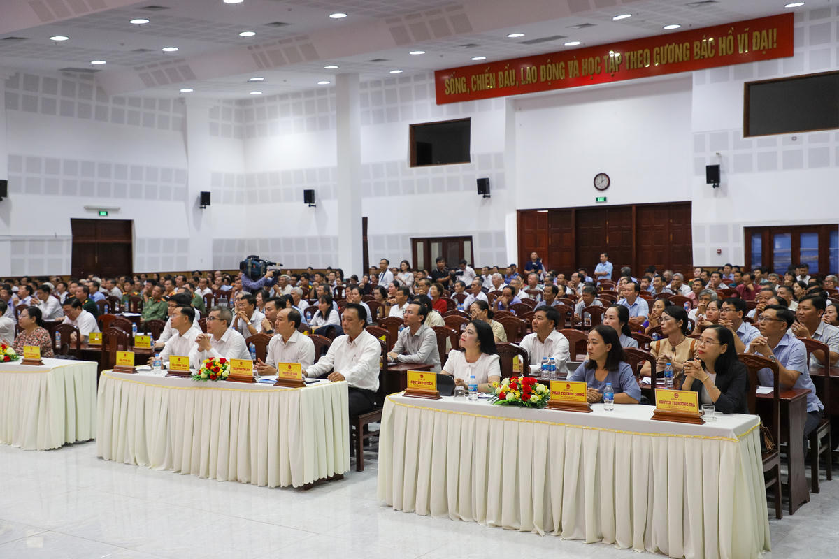 Quang cảnh hội nghị&nbsp;tiếp xúc cử tri. (ảnh: NH)