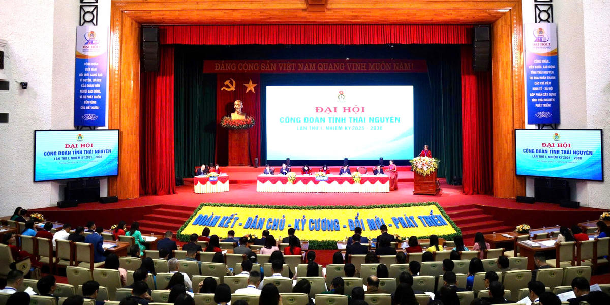 280 đại biểu tham dự Đại hội Công đoàn tỉnh Thái Nguyên lần thứ I. Ảnh: Thu Huệ.