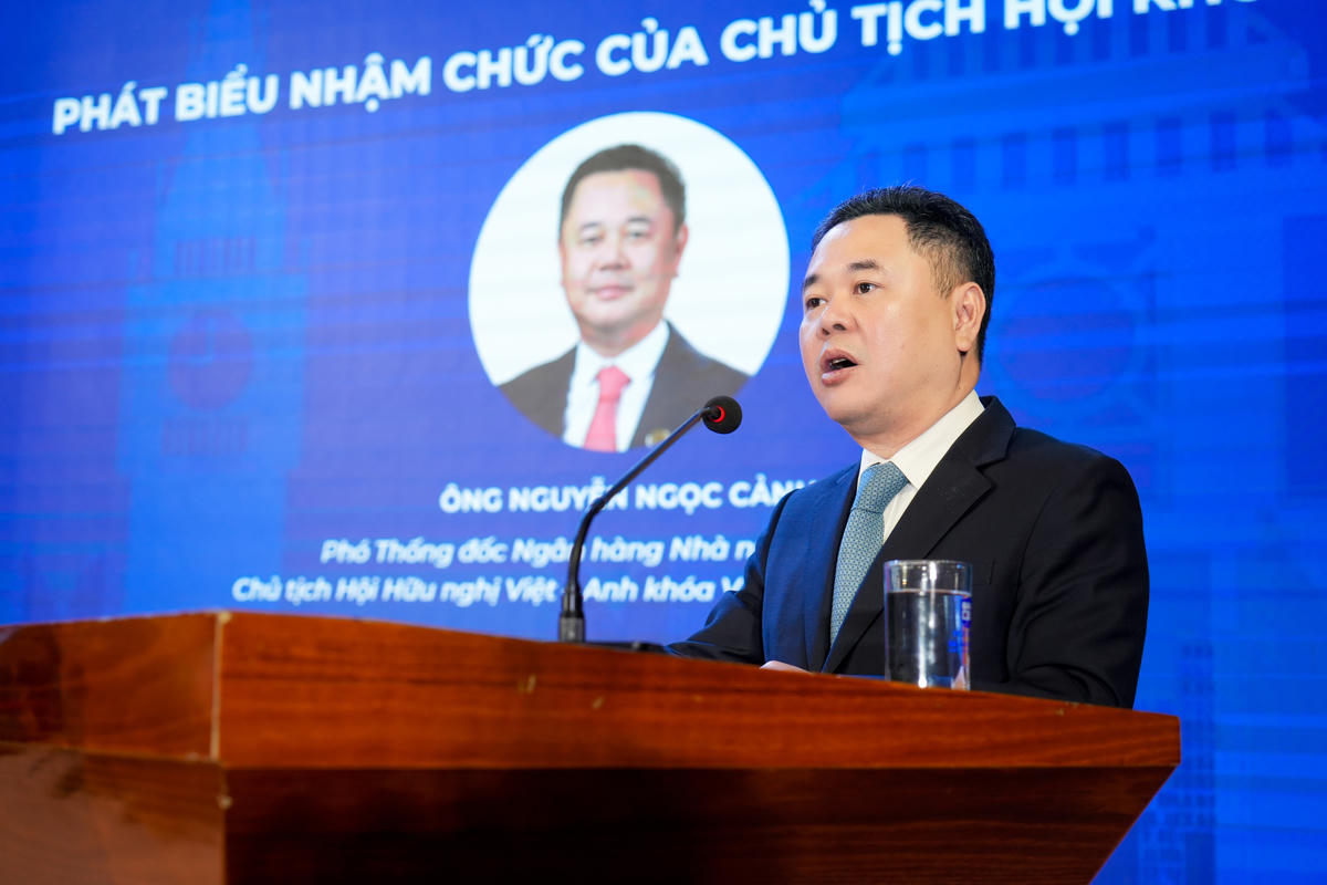 Ông Nguyễn Ngọc Cảnh – Phó Thống đốc Ngân hàng Nhà nước Việt Nam được Hội Hữu nghị Việt – Anh&nbsp;bầu giữ chức Chủ tịch Hội khóa V. Ảnh: T.H.